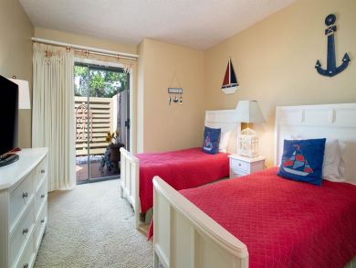 Four Bedroom Vacation Home Sleeps 10 Guests